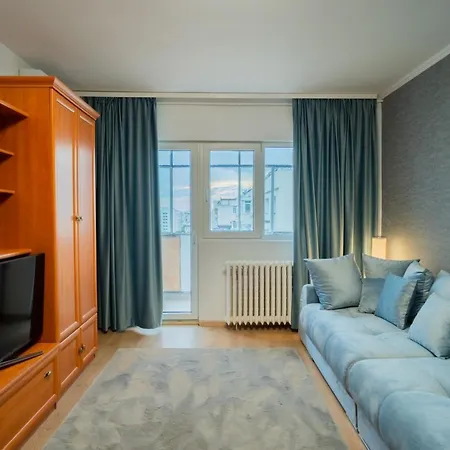 Cosmopolitan Comfort In