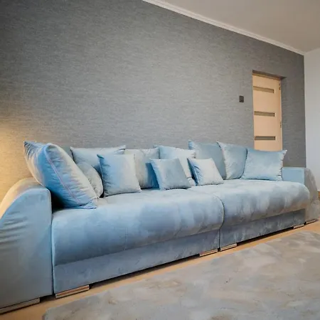 Cosmopolitan Comfort In Apartment *