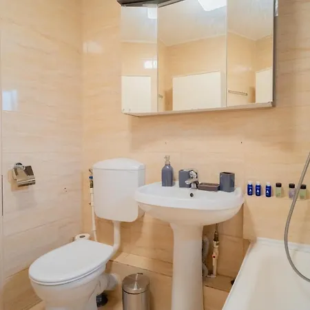Apartment Cosmopolitan Comfort In