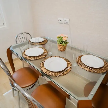 Cosmopolitan Comfort In Apartment *