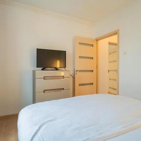 Cosmopolitan Comfort In Apartmán
